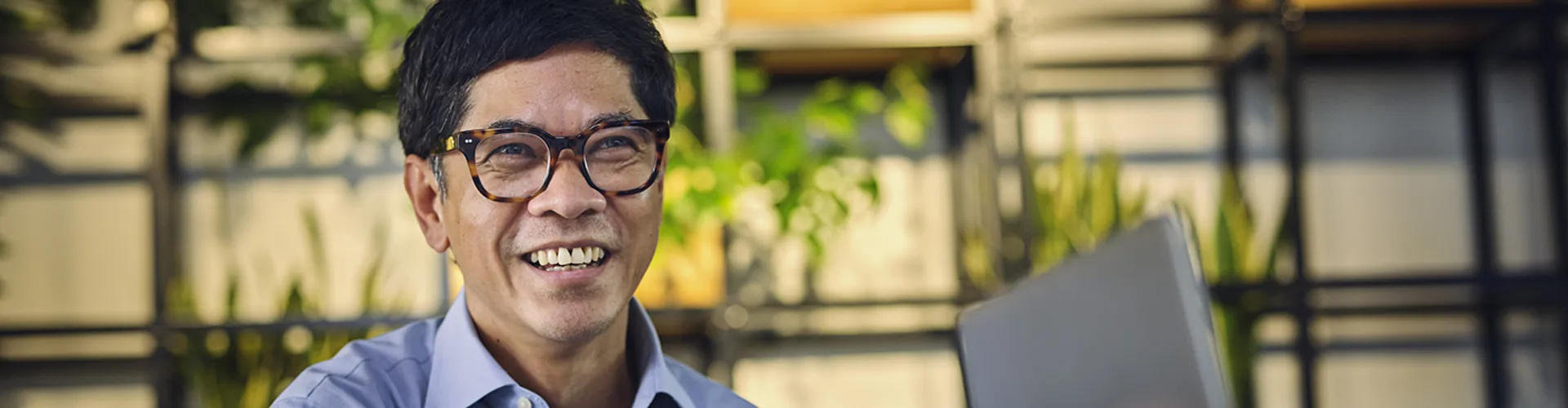 man in canteen discussing with a colleague
