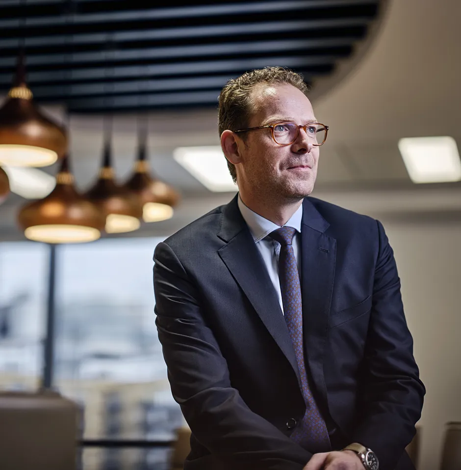 Duncan Lyall, head of carbon credit broking gesturing to others in a board room